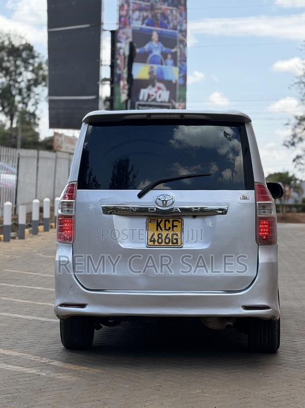 Toyota Noah 2008 Silver