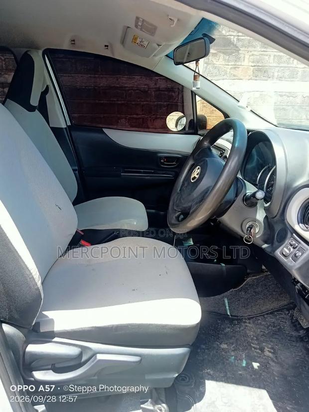Toyota Vitz 2014 Silver