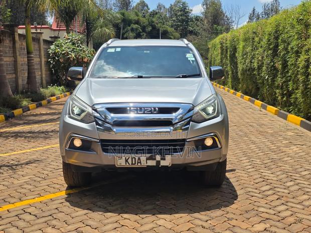Isuzu MU-X 2021 Silver