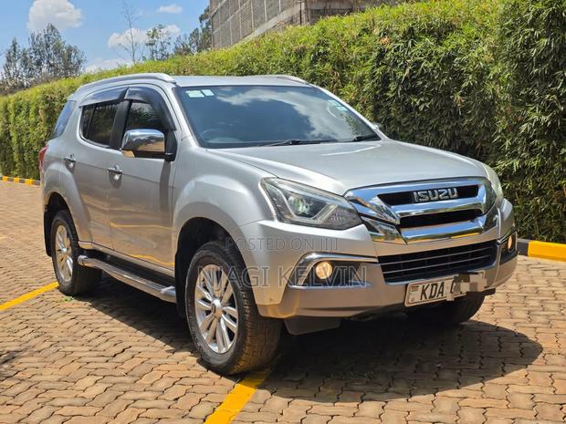 Isuzu MU-X 2021 Silver