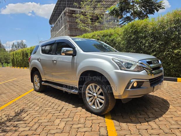 Isuzu MU-X 2021 Silver