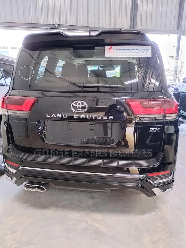 Toyota Land Cruiser 2023 Black