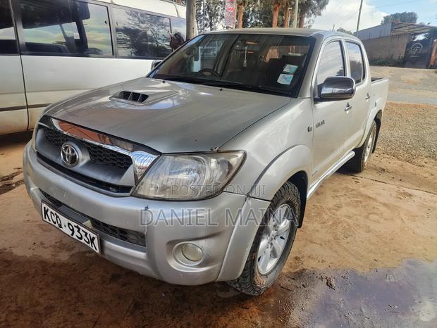 Toyota Hilux 2011 Silver