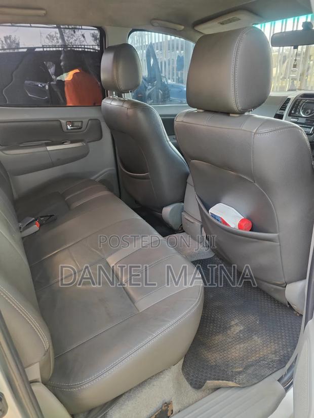 Toyota Hilux 2011 Silver