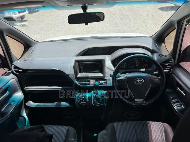 Toyota Voxy 2015 White