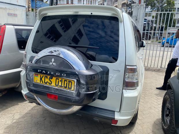 Mitsubishi Pajero 2012 Silver