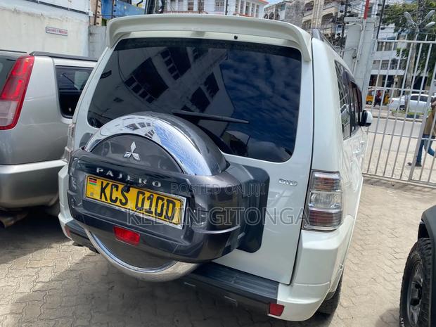 Mitsubishi Pajero 2012 Silver