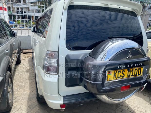 Mitsubishi Pajero 2012 Silver