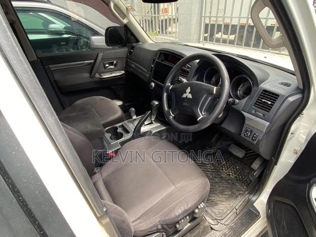 Mitsubishi Pajero 2012 Silver