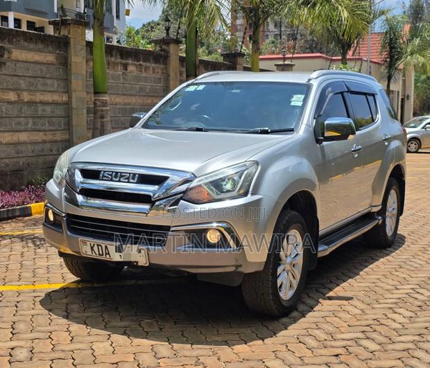 Isuzu MU-X 2021 Silver