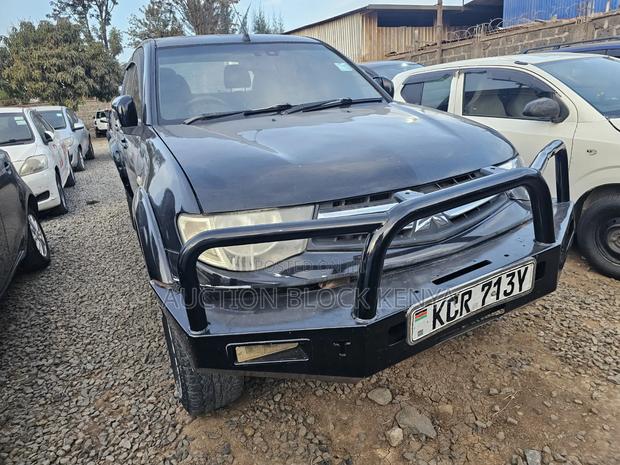 Mitsubishi L200 Double Cab 2.5 136hp 2011 Black