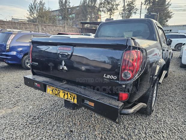 Mitsubishi L200 Double Cab 2.5 136hp 2011 Black
