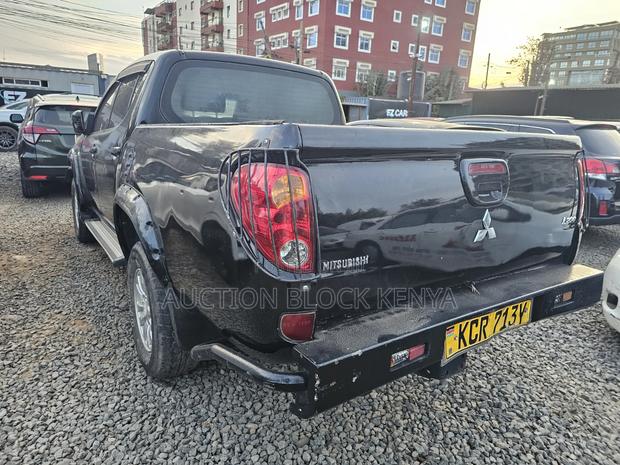 Mitsubishi L200 Double Cab 2.5 136hp 2011 Black
