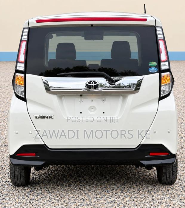 Toyota Tank 1.0 FWD 2019 White