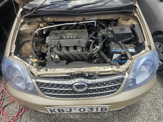 Toyota Corolla RunX 2006 Gold