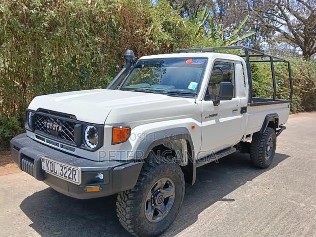 Toyota Land Cruiser 79 Series 2023 White