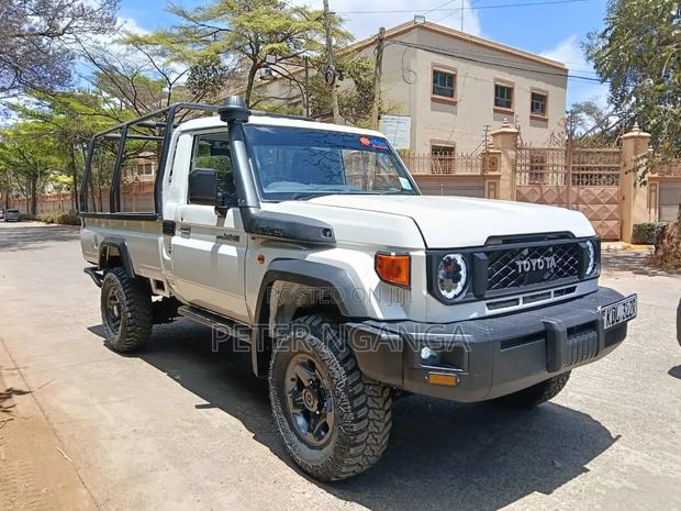 Toyota Land Cruiser 79 Series 2023 White