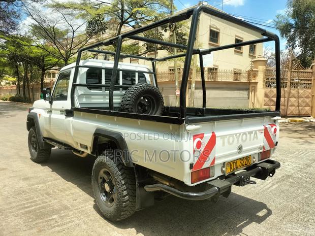 Toyota Land Cruiser 2022 White