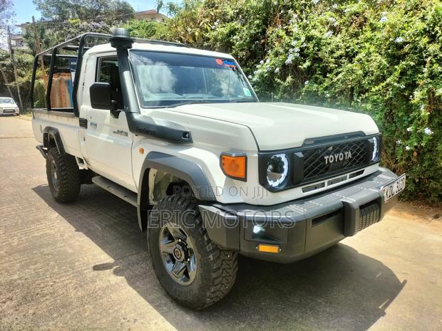 Toyota Land Cruiser 2022 White