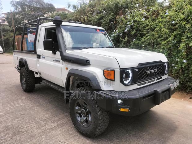Toyota Land Cruiser 2022 White