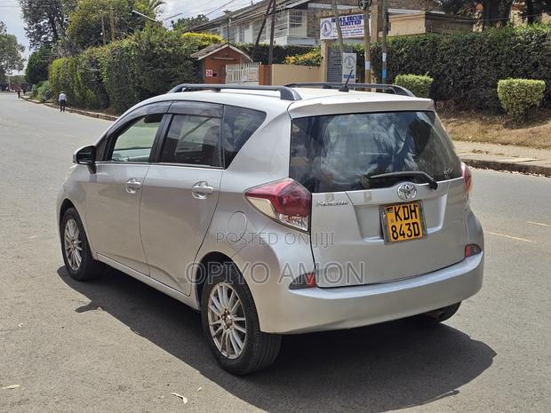 Toyota Ractis 2014 Silver