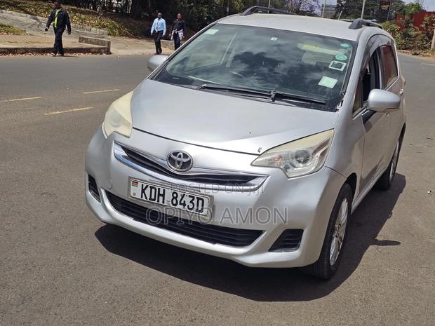 Toyota Ractis 2014 Silver