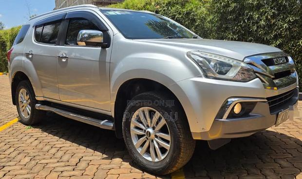 Isuzu MU-X 2021