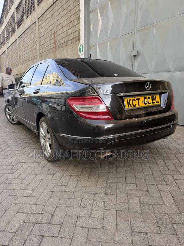 Mercedes-Benz C200 2011 Black