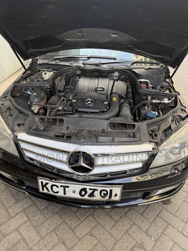 Mercedes-Benz C200 2011 Black