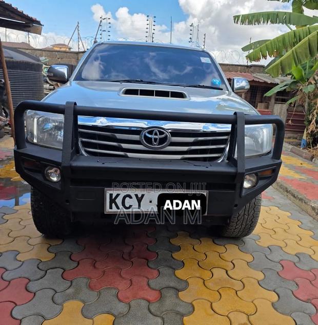 Toyota Hilux 2013 Silver