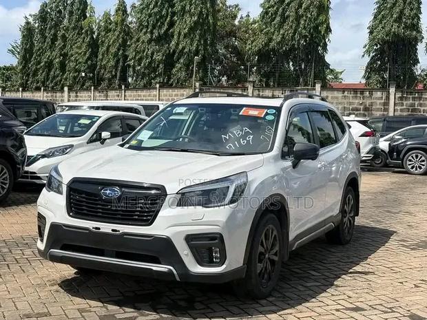 Subaru Forester Premium AWD 2023 Pearl