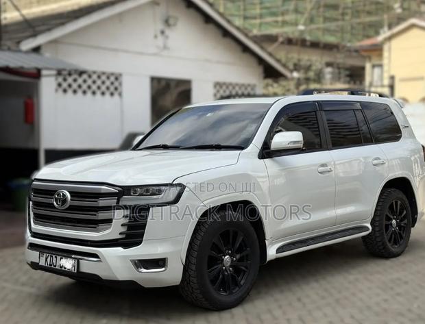 Toyota Land Cruiser 2014 White