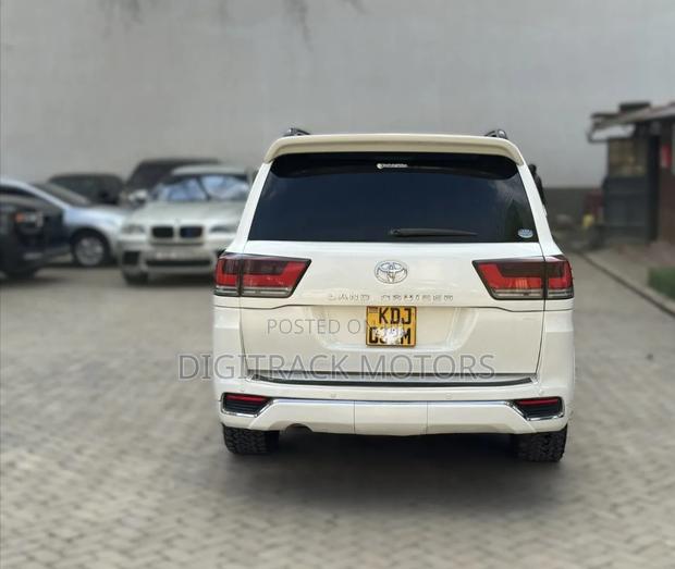 Toyota Land Cruiser 2014 White