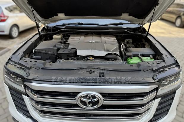 Toyota Land Cruiser 2014 White