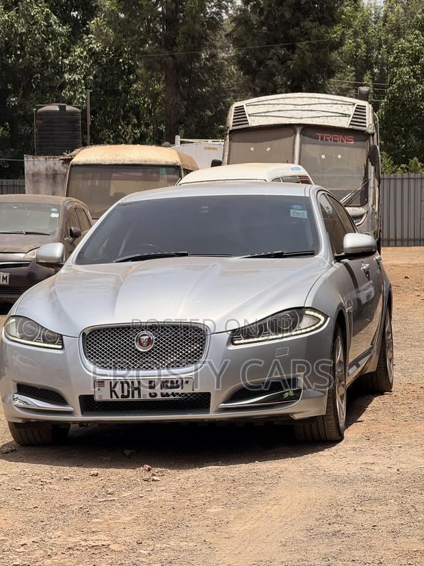 Jaguar XF 2016 Silver