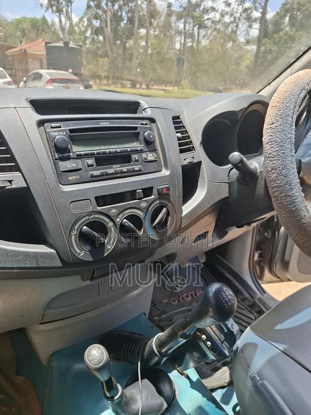 Toyota Hilux 2010 Beige