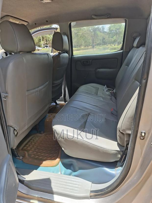 Toyota Hilux 2010 Beige
