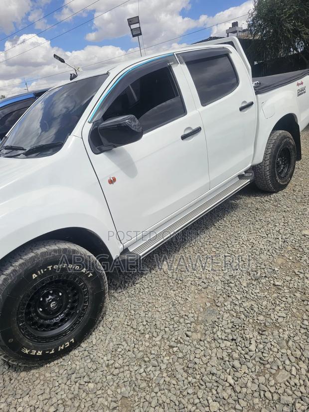 Isuzu D-MAX 2015 White