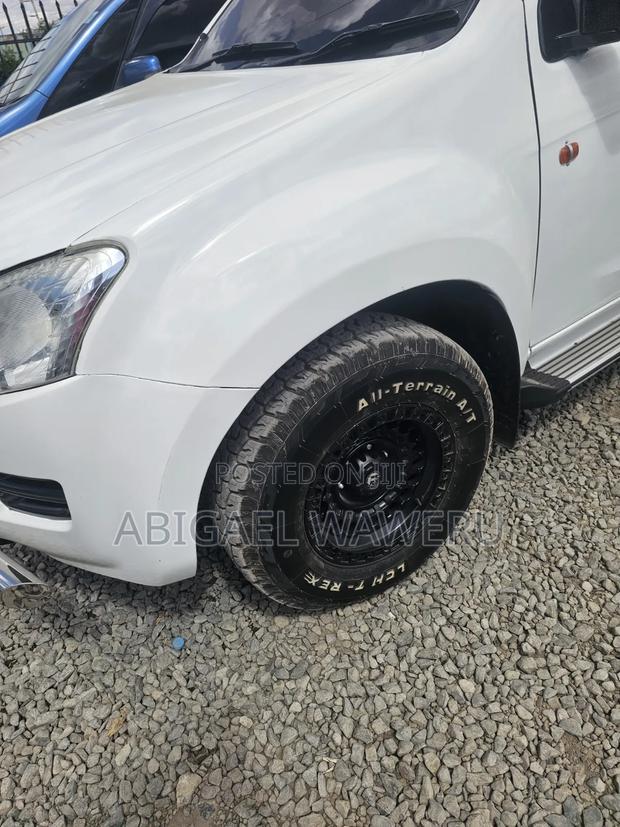 Isuzu D-MAX 2015 White