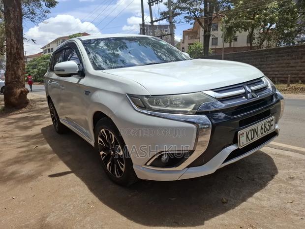 Mitsubishi Outlander 2018 White