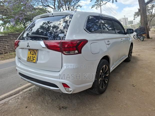 Mitsubishi Outlander 2018 White