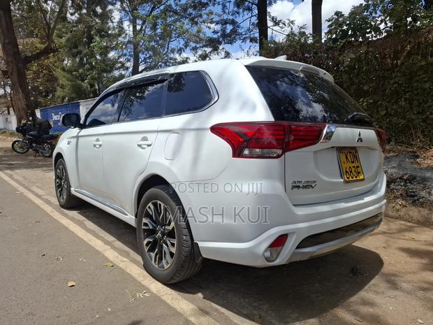 Mitsubishi Outlander 2018 White