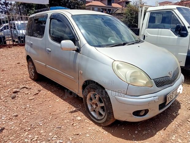 Toyota Fun Cargo 2006 Silver