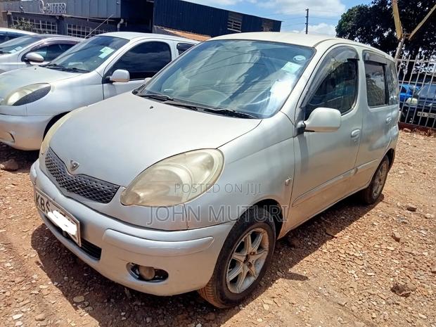 Toyota Fun Cargo 2006 Silver