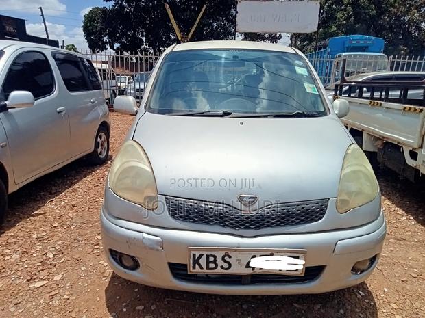 Toyota Fun Cargo 2006 Silver