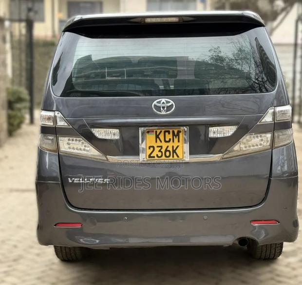 Toyota Vellfire 2010 Gray