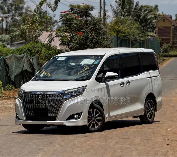Toyota Esquire 2.0 AWD (7 seater) 2019 White