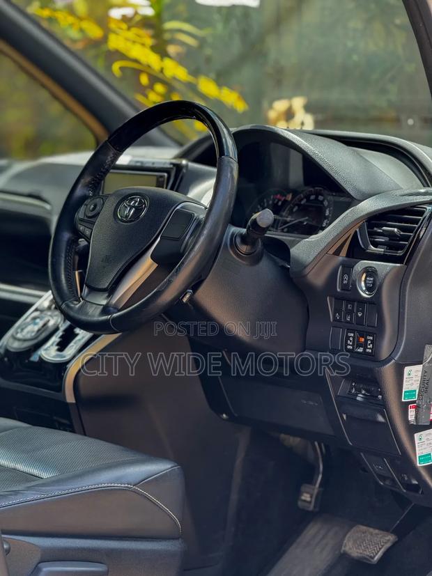 Toyota Esquire 2.0 AWD (7 seater) 2019 White