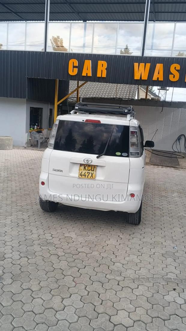Toyota Sienta 2012 White