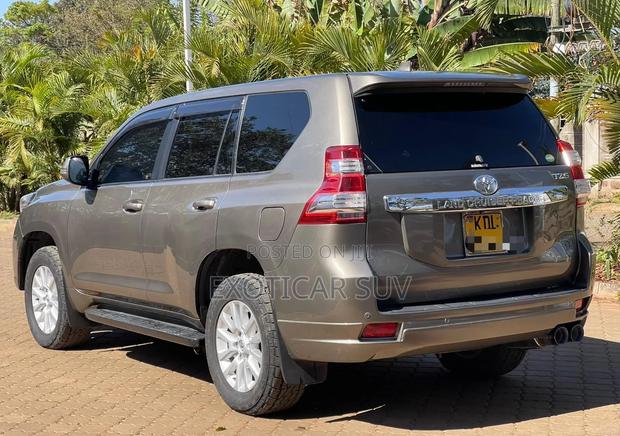 Toyota Land Cruiser Prado 2016 Off white